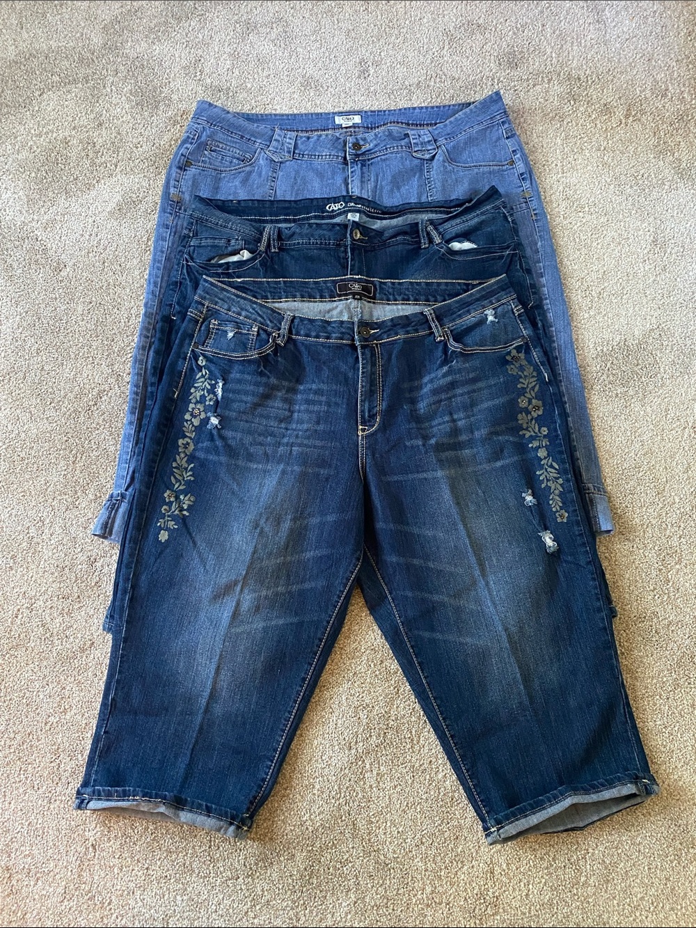 Lot of 3 Plus size 24W Denim capris Light/Dark wash CATO Woman summer comfort